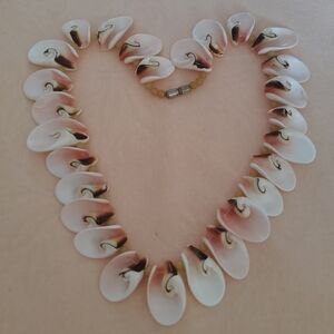 Vintage Luhuanus Strombus Spiral Strawberry Conch Shell Necklace Boho Beach